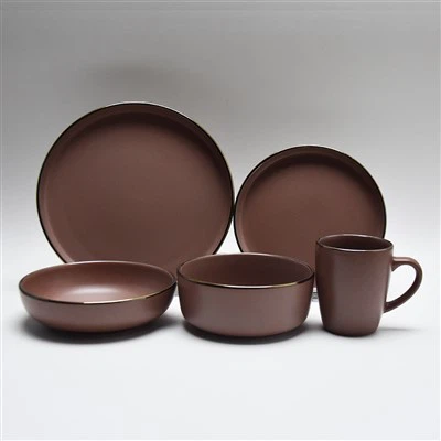 Zbierka minimalistického riadu s farbami Glazed